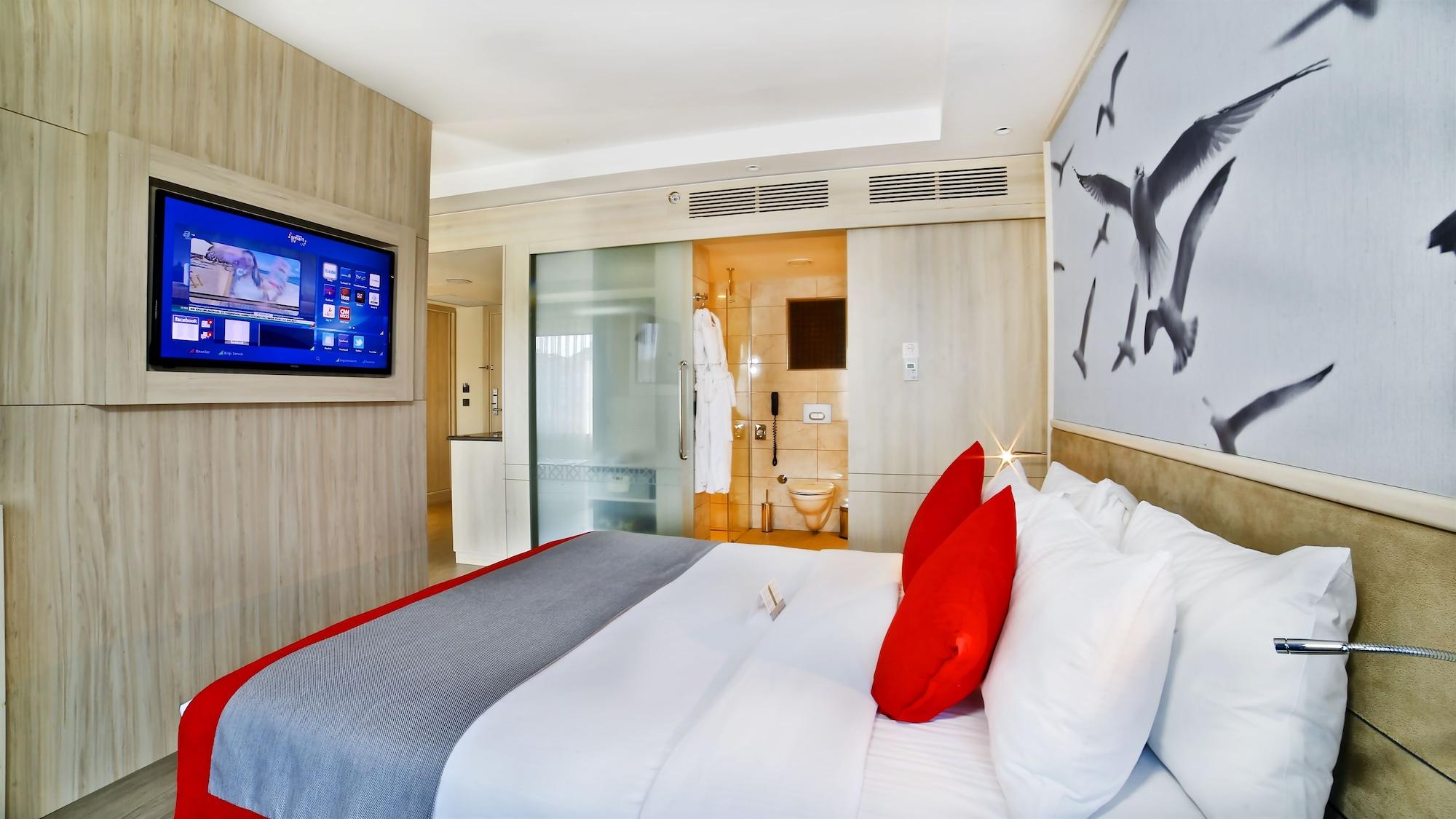 Ramada old city istanbul. Рамада отель Стамбул суперлюкс номер. Ramada by Wyndham Istanbul Pera. Ramada by Wyndham Pera Taksim. Armada Istanbul old City 4*.