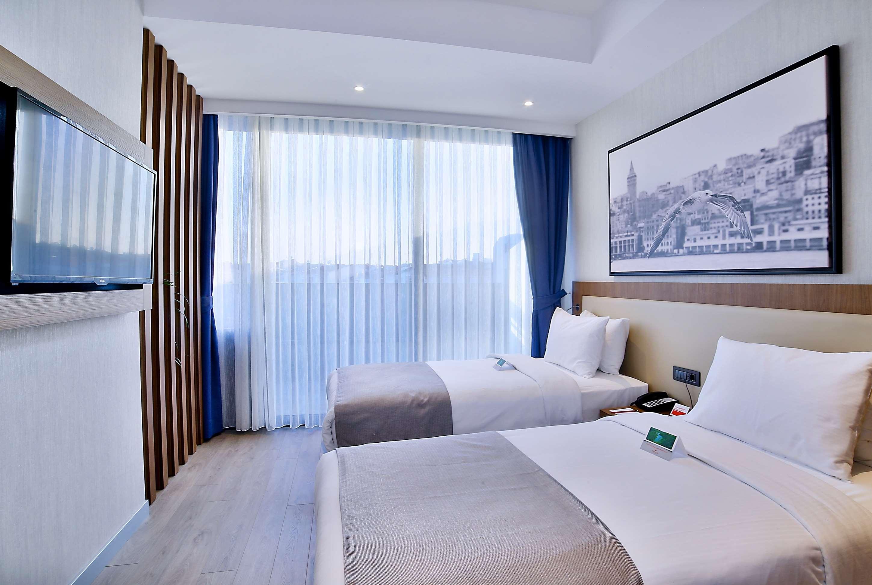 Wyndham istanbul old city. Hampton by Hilton Istanbul old City Стамбул. Ramada by Windham Istanbul old City. Istanbul Golden City Hotel 4 Стамбул. Ramada by Wyndham Istanbul old City, Turgut Özal Millet CD no:82, 34093 Fatih/İstanbul, Турция.